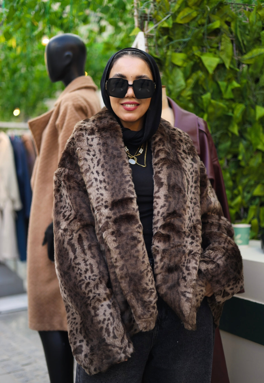 Leo statement fur jacket