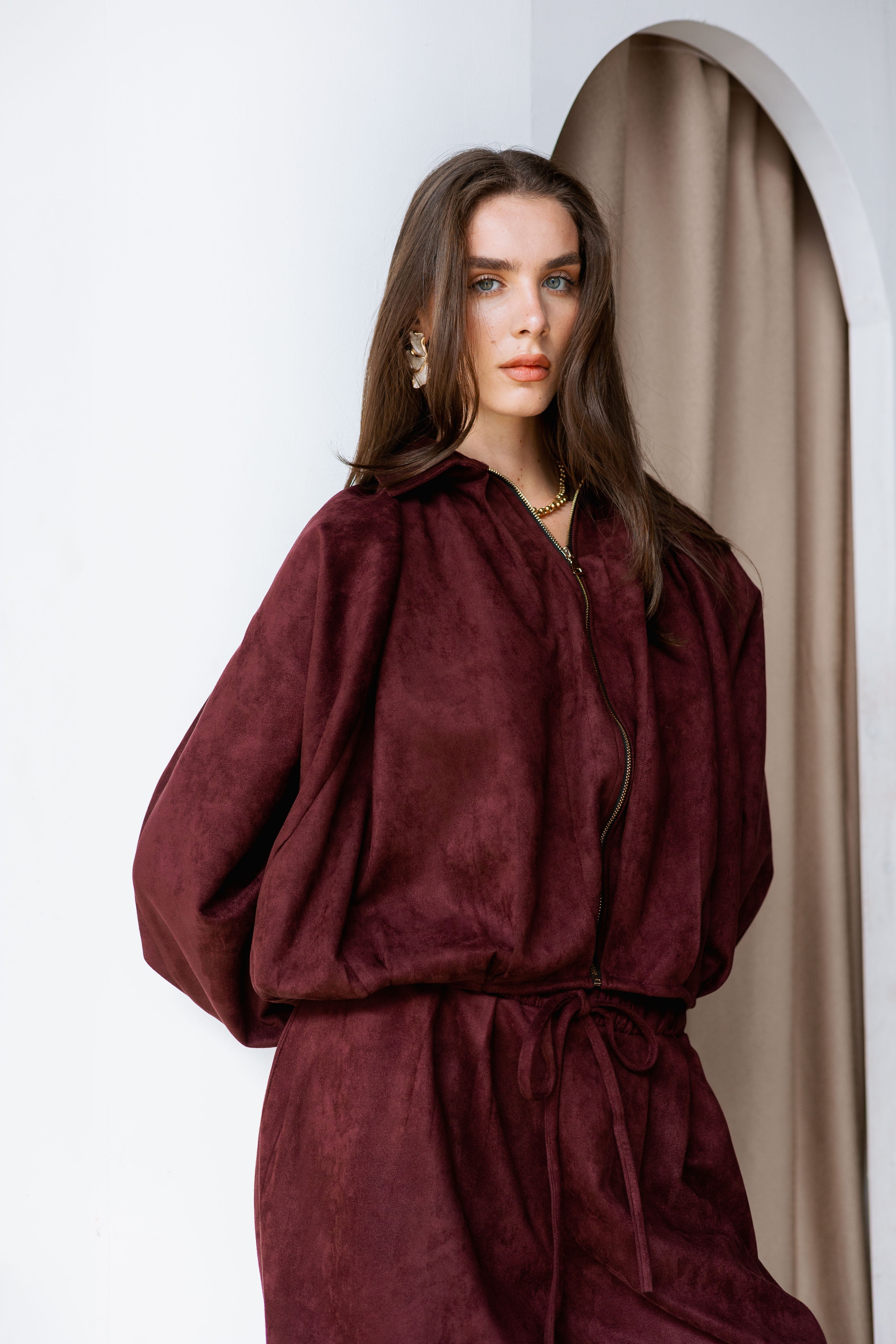 Burgundy suede ballon set( restocking within two weeks.